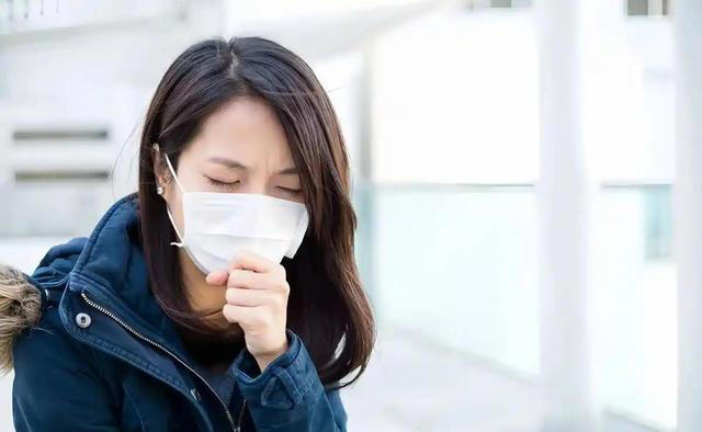 医生忠告：肺癌早期不是咳嗽，而是频繁出现这5症状，千万别忽视