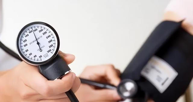 测血压时，测左臂还是右臂？医生：这些知识搞不懂，或等于白测