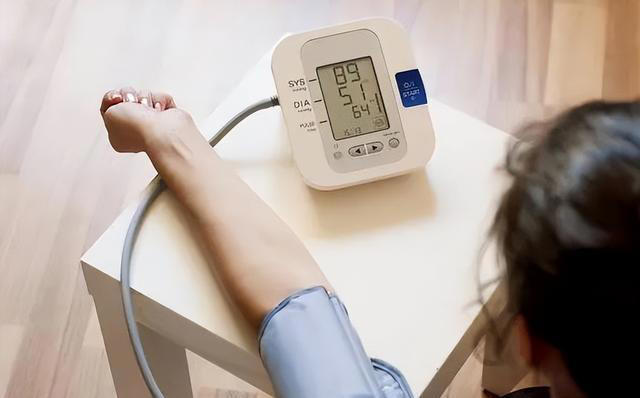 测血压时，测左臂还是右臂？医生：这些知识搞不懂，或等于白测
