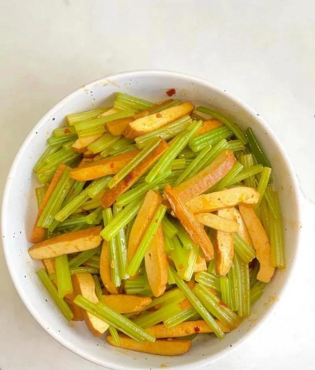 养肝就是养命，肝脏最喜欢的8样食物，每天吃一点，肝脏越来越好