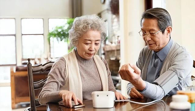 “最佳血压”是多少？医生表示：过67岁以后，血压最好控制这范围