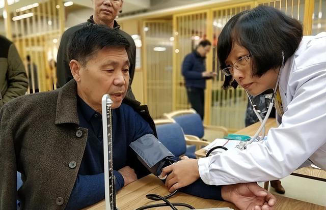 “最佳血压”是多少？医生表示：过67岁以后，血压最好控制这范围