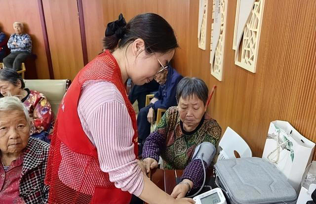 “最佳血压”是多少？医生表示：过67岁以后，血压最好控制这范围