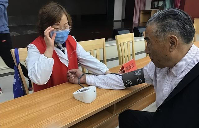 “最佳血压”是多少？医生表示：过67岁以后，血压最好控制这范围