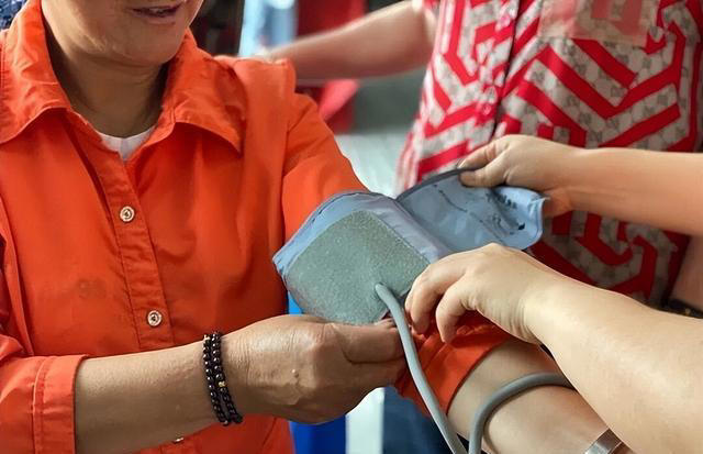 “最佳血压”是多少？医生表示：过67岁以后，血压最好控制这范围