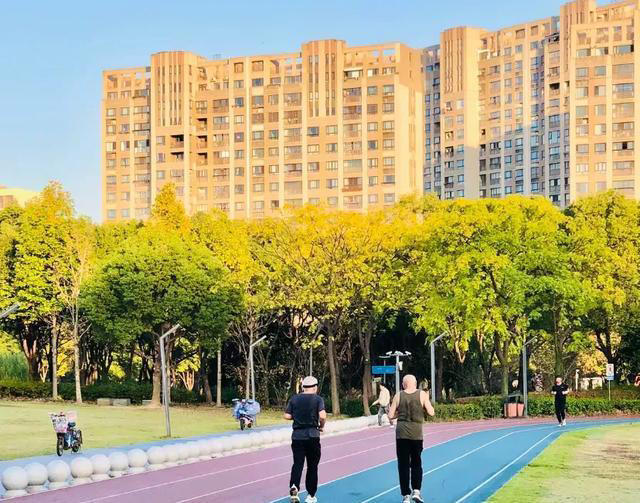 普通人的长寿标准：医生提醒，别太贪心，这个岁数已很幸福。