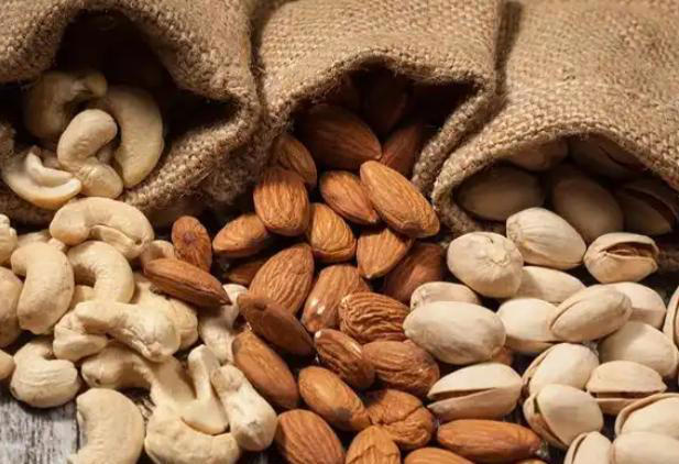 医生再次强调：老人立刻停止食用3种坚果，吃得越多，肾会越差