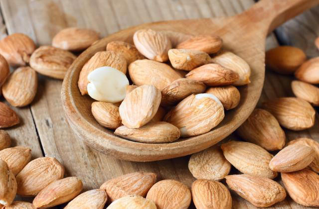 医生再次强调：老人立刻停止食用3种坚果，吃得越多，肾会越差