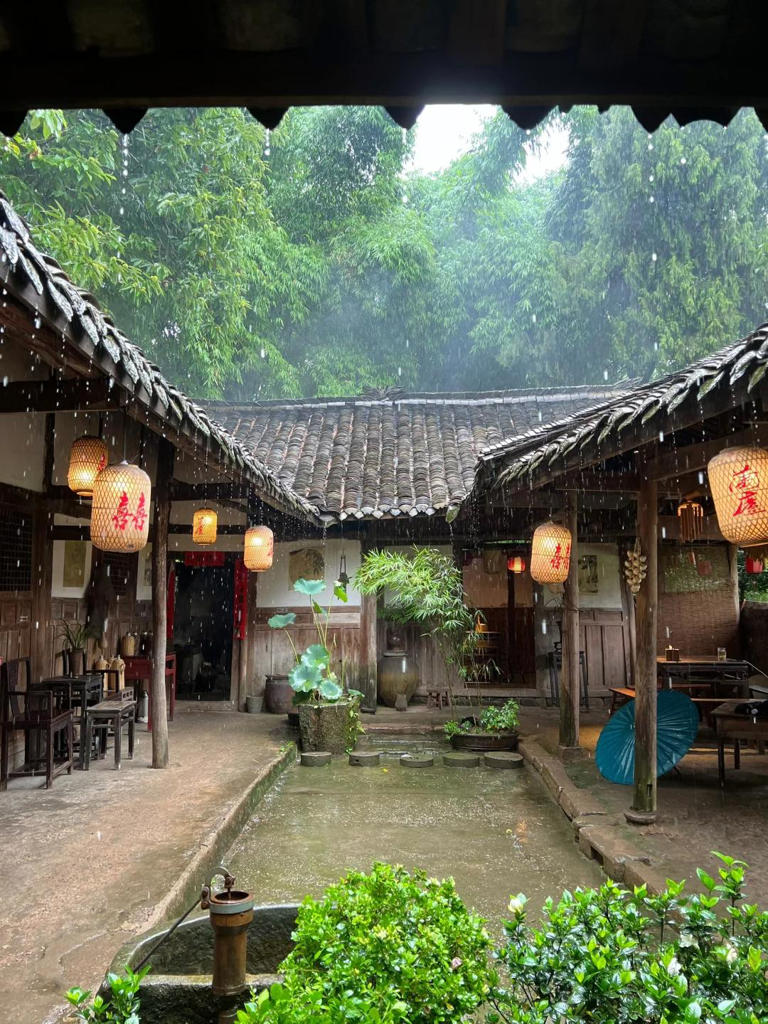 老了，就想有个小院，和你慢慢变老！