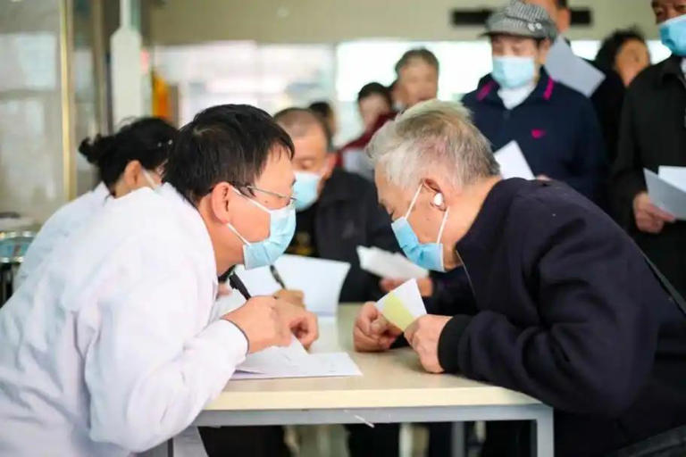 有没有脑梗，散步见分晓！医生：得脑梗的人散步多有3个表现