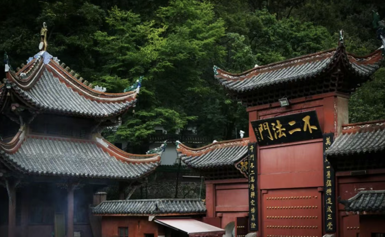 贵阳旅游景点十大排名，爽爽的贵阳最值得去的10个地方，你去过几个？