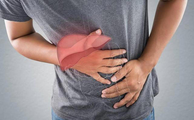 医生告诫：肝癌早期不是腹痛，而是频繁出现这5症状，千万别忽视