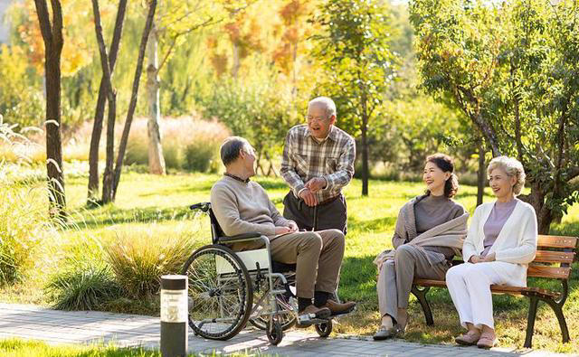 老人出现3种现象, 就说明离去世不远了, 这些“临终征兆”别忽视！