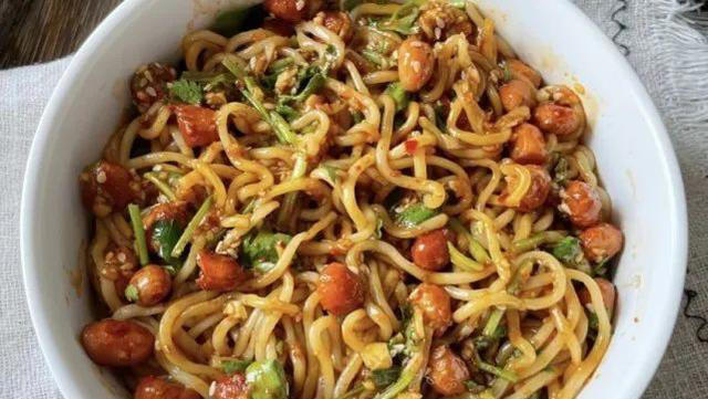 喜欢吃面条的朋友看过来，分享几道面条的新吃法，做法很简单