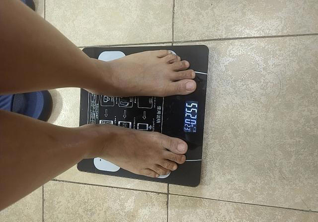 医生提醒：胃癌早期不是反胃，而是频繁出现这4症状，千万别忽视