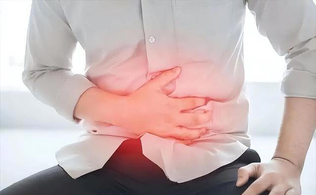 医生提醒：胃癌早期不是反胃，而是频繁出现这4症状，千万别忽视