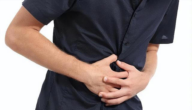 医生提醒：胃癌早期不是反胃，而是频繁出现这4症状，千万别忽视