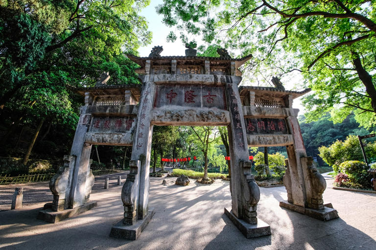 襄阳旅游必去十大景点推荐，湖北襄阳10大好玩景点排行榜，襄阳游玩必去！