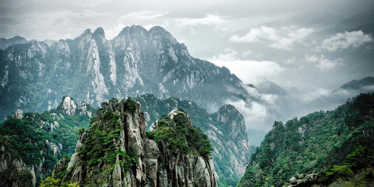 安徽旅游景点自驾游必去推荐：皖南古村，绩溪龙川，黄山景区，九华山，琅琊山，八公山，八里河风景区，三河古镇，万佛湖景区，齐云山景区。