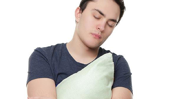 学医后才知道，脑供血不足最危险信号，不是头晕，是频繁出现8种症状