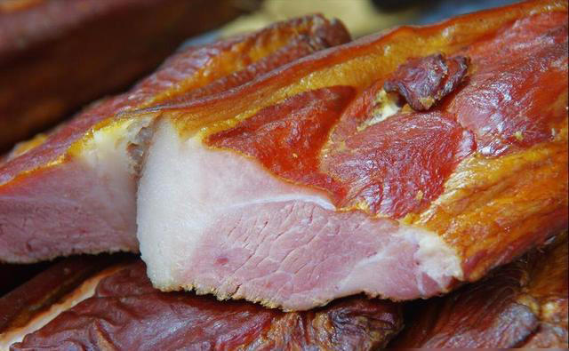 炒腊肉，最忌切片直接炒，多做2步，腊肉又香又嫩，不齁咸不肥腻