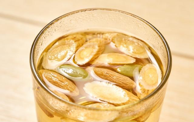 西洋参的 “好伙伴” 找到了，坚持泡水喝，补足津液，人也有活力