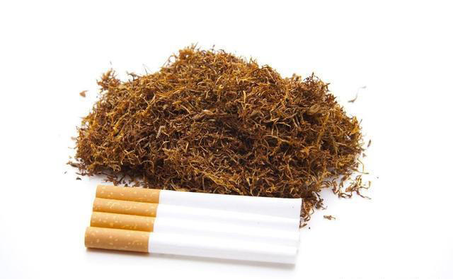 一天抽两包烟VS两天抽一包烟，哪个危害更大？4个方面真要重视