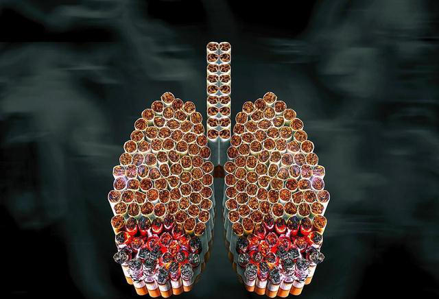 一天抽两包烟VS两天抽一包烟，哪个危害更大？4个方面真要重视