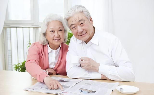 老年痴呆最早信号不是忘事！医生：频繁说这3句话，大脑已病变