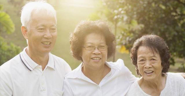 老年痴呆最早信号不是忘事！医生：频繁说这3句话，大脑已病变