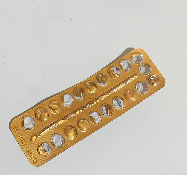 长期久坐不运动的人，若出现这2表现，说明血栓已离你不远了