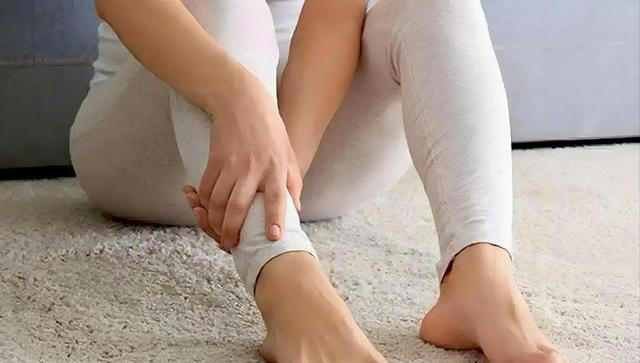 长期久坐不运动的人，若出现这2表现，说明血栓已离你不远了