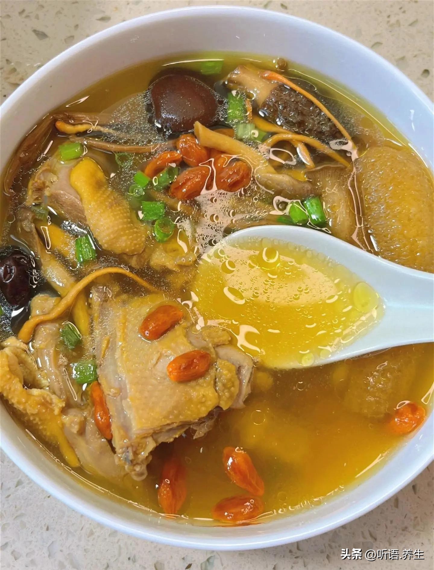 失眠睡不好，建议大家：多吃4样食材，1养心，2助眠，3补气血