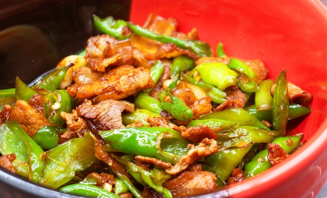 在家做不出饭店味？一招解锁正宗做法，湖南辣椒炒肉香到舔盘