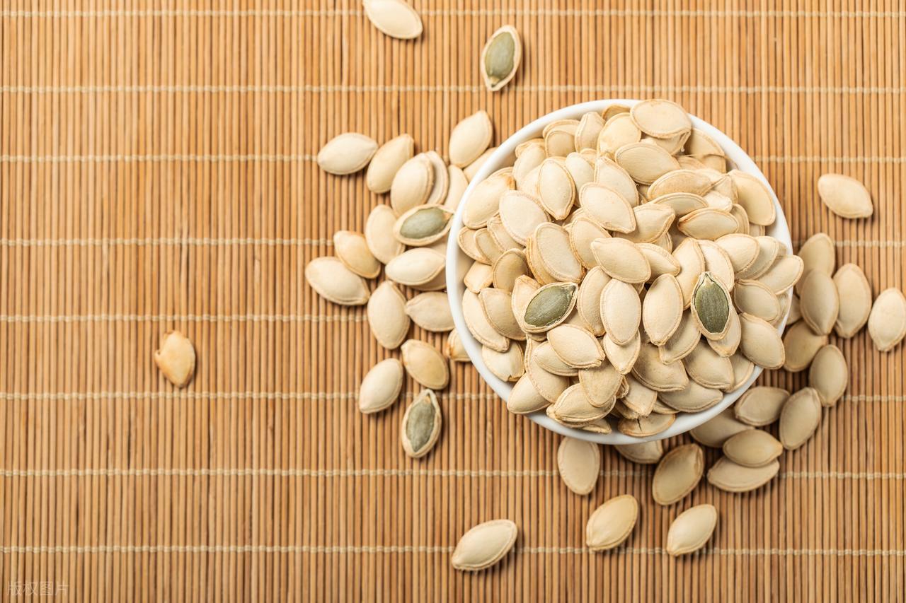 南瓜子立大功!医生:前列腺增生患者吃南瓜子,或能缓解3类症状