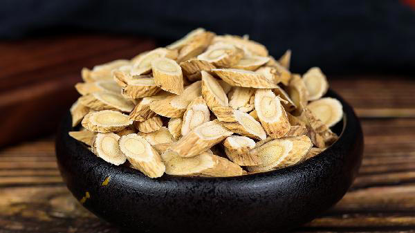 一41岁男子每天服用黄芪，来清理血管，半年后身体如何？