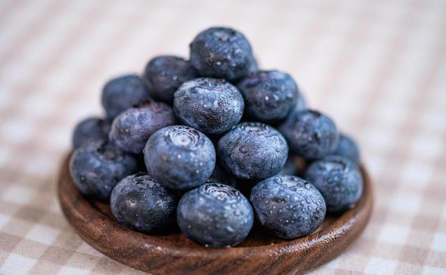 蓝莓被点名！医生提醒：高血糖患者常吃蓝莓，很快或迎来这些后果