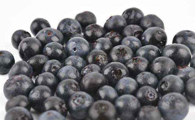 蓝莓被点名！医生提醒：高血糖患者常吃蓝莓，很快或迎来这些后果