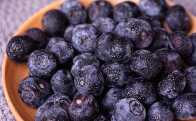 蓝莓被点名！医生提醒：高血糖患者常吃蓝莓，很快或迎来这些后果