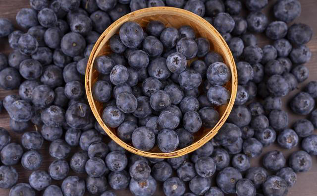 蓝莓被点名！医生提醒：高血糖患者常吃蓝莓，很快或迎来这些后果