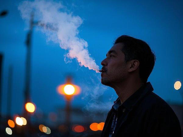烟瘾再大也得戒! 医生调查提醒：身体有这6种表现，最好把烟戒了