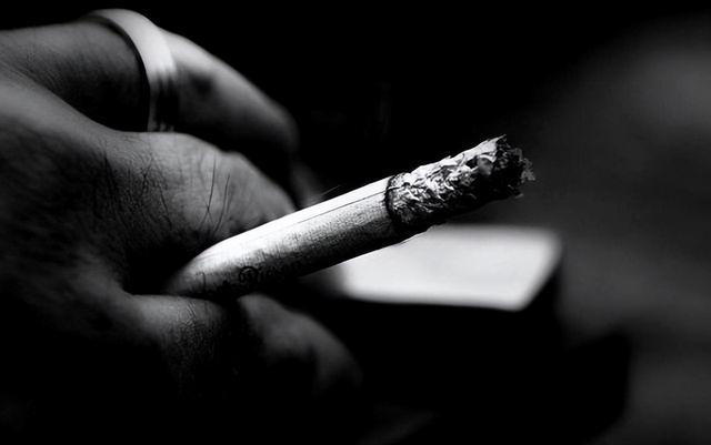 爱吸烟的人，若出现“2痛1红”，很遗憾通知你：肺癌可能不请自来