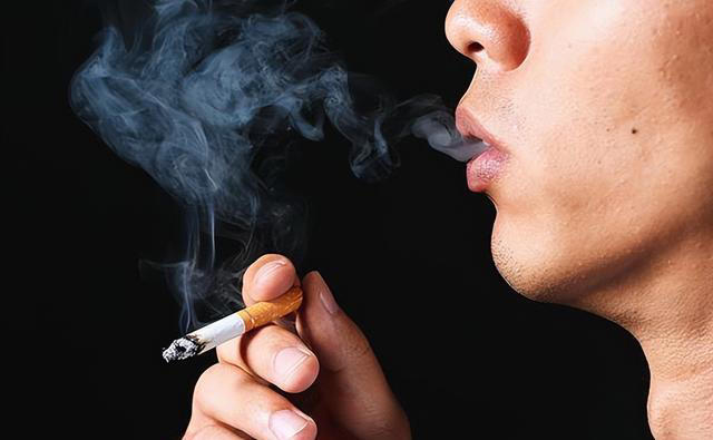 爱吸烟的人，若出现“2痛1红”，很遗憾通知你：肺癌可能不请自来