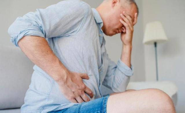 肝部开始癌变时，身体通常会给出“暗示”，别大意了，拖到中晚期