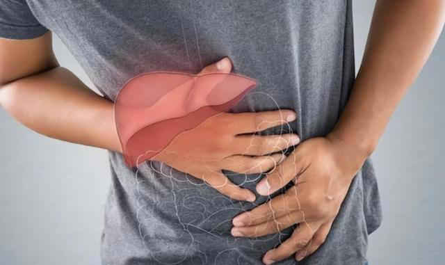 肝部开始癌变时，身体通常会给出“暗示”，别大意了，拖到中晚期