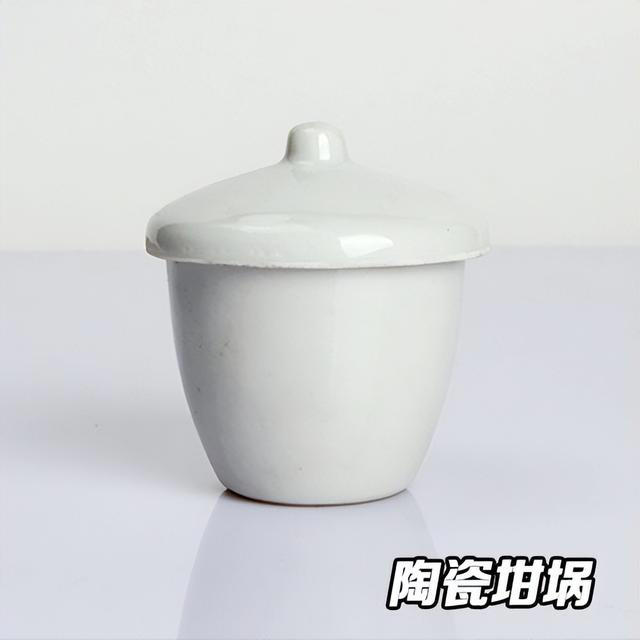 坩埚是什么材料做的？为什么上千度的高温铁水，都不能熔化它？