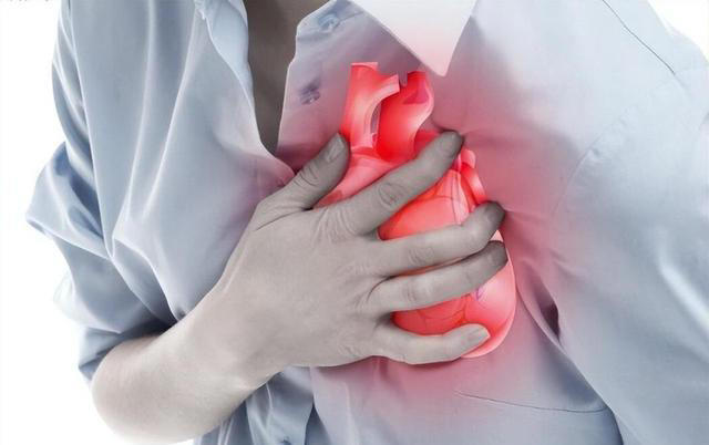 学医后才知道，心脏最危险信号，不是胸闷，而是频繁出现6症状