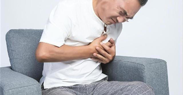 学医后才知道，心脏最危险信号，不是胸闷，而是频繁出现6症状