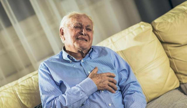 学医后才知道，心脏最危险信号，不是胸闷，而是频繁出现6症状