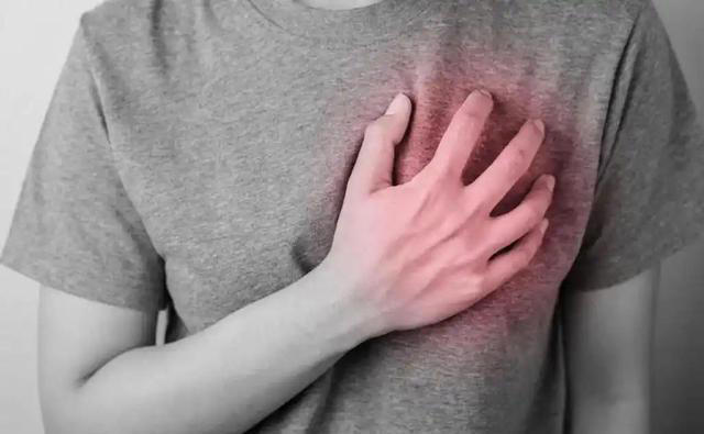 学医后才知道，心脏最危险信号，不是胸闷，而是频繁出现6症状